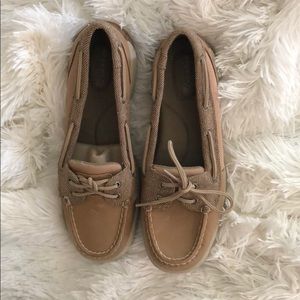 NEW Womens Sperry boat shoes size 9